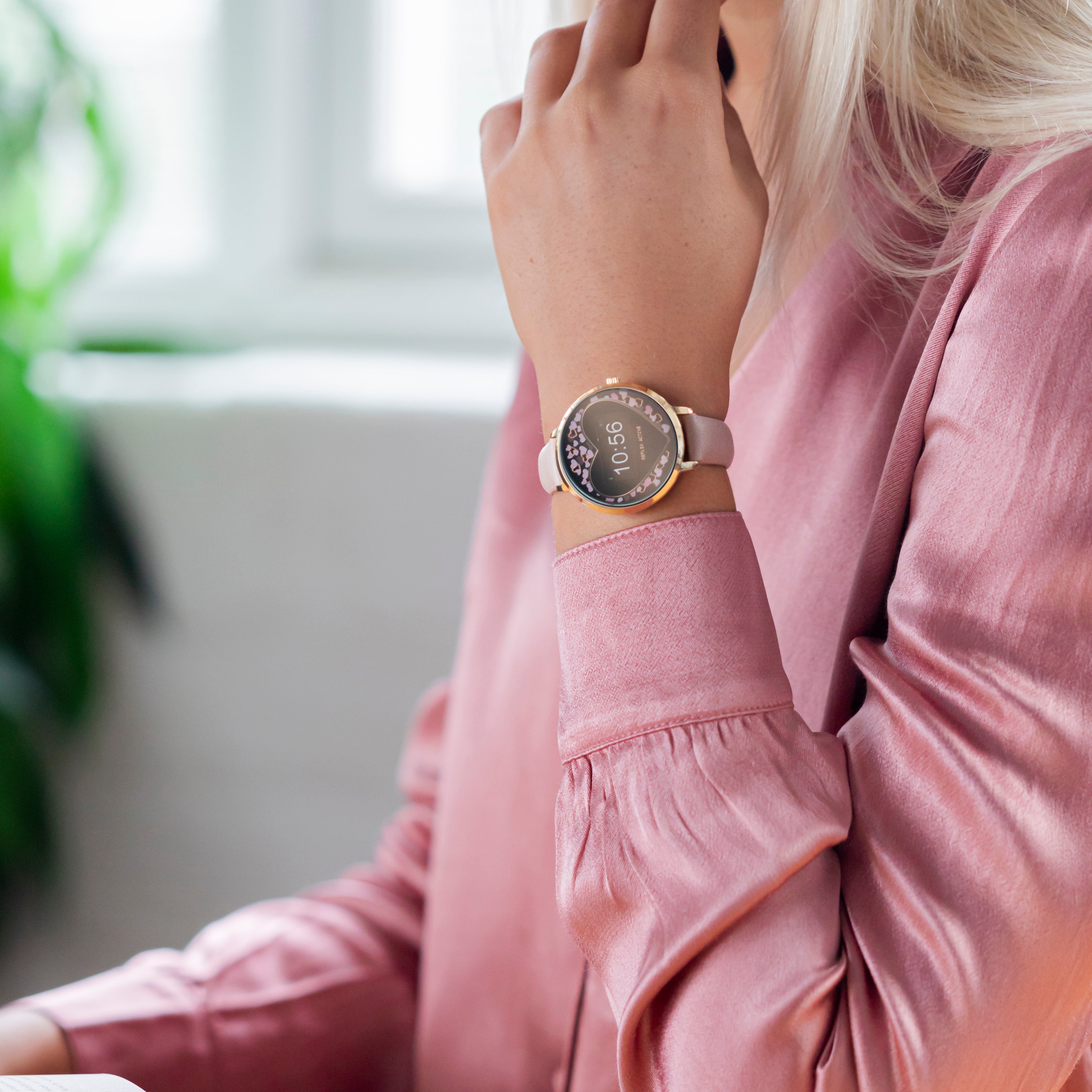 Elegant Fitness Tracker Smartwatch with Health Monitoring & Stylish Design for Women 1